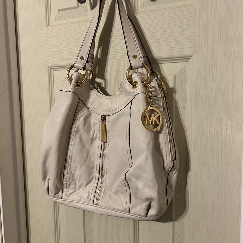 Michael Kors Moxley Leather Shoulder Bag – Cream/Vanilla – Gold Hardware